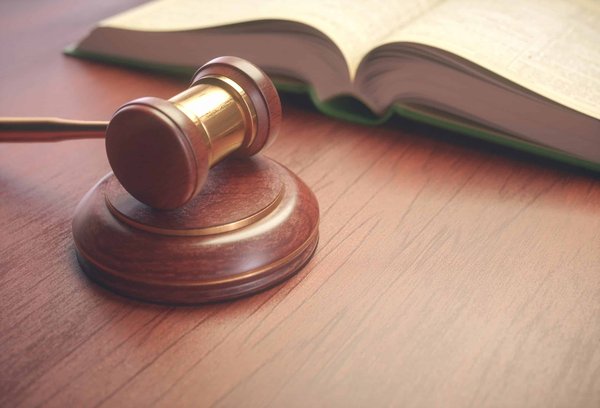 Quels sont les enjeux légaux pour les entreprises face à la réglementation sur le droit à l'oubli numérique?